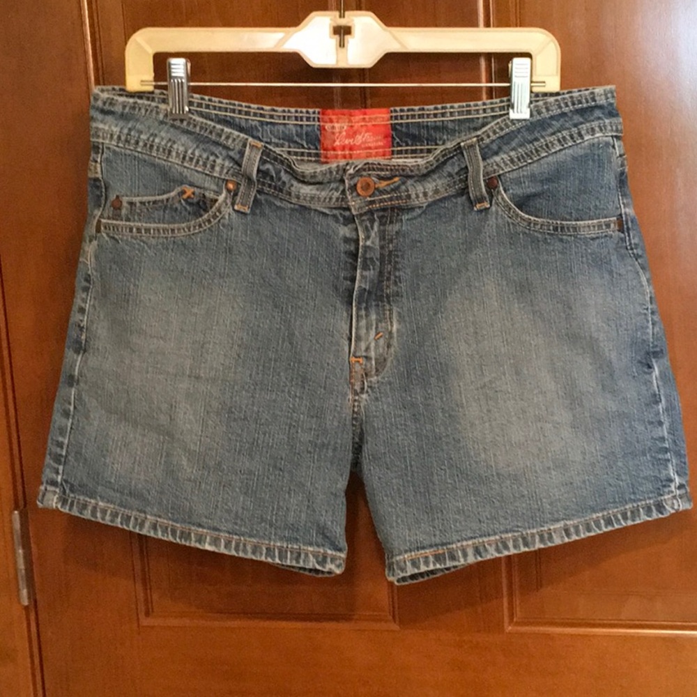 Levi’s signature shorts 5” inseam, size 14 good